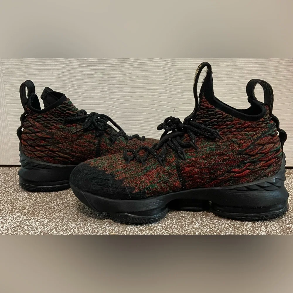 Nike LeBron 15 XV Youth Size 7Y Sneakers Shoes BHM Black Green Red 943762 900